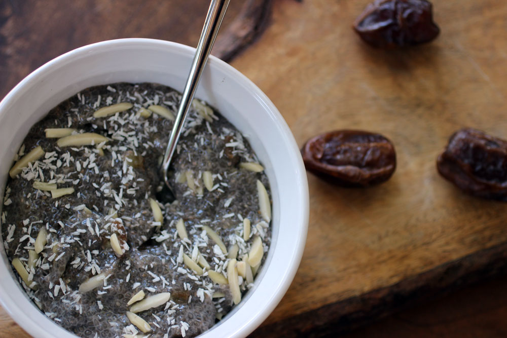 Vanilla Almond Chia Breakfast Bowl | Radiant Life Blog