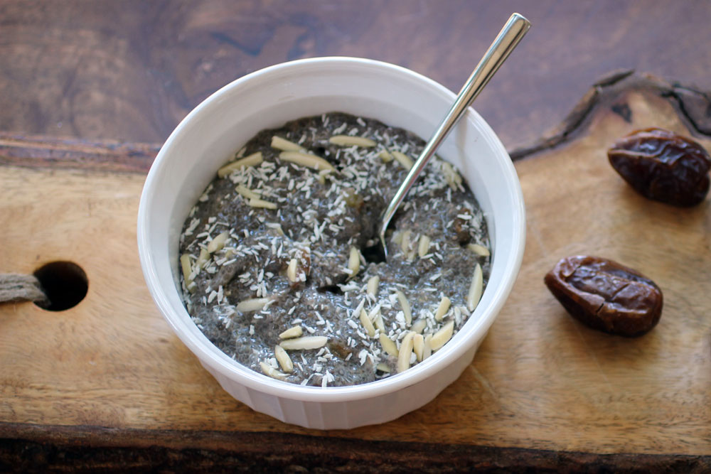 Vanilla Almond Chia Breakfast Bowl | Radiant Life Blog