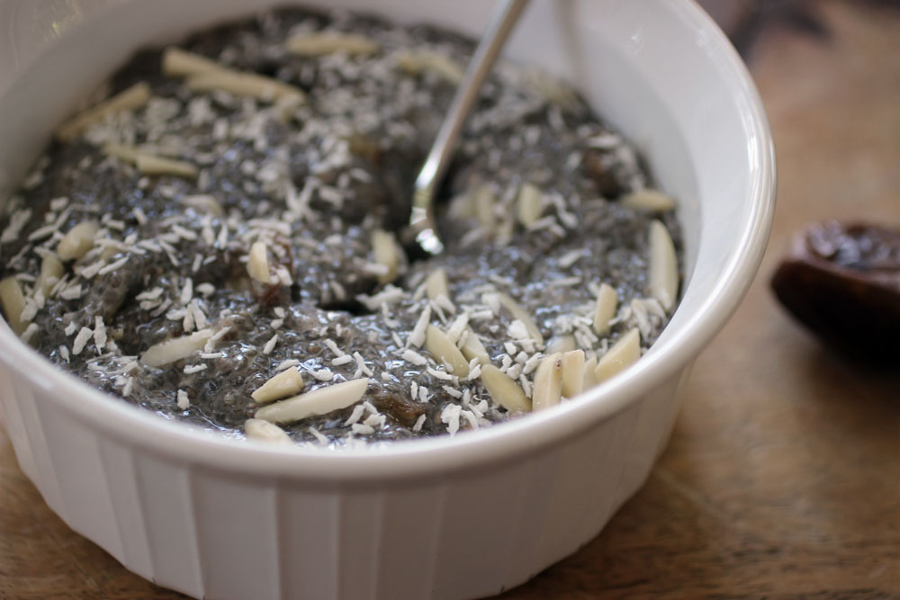 Vanilla Almond Chia Breakfast Bowl | Radiant Life Blog